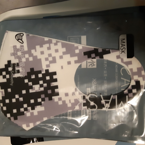 Face masks - Picture 3 of 4